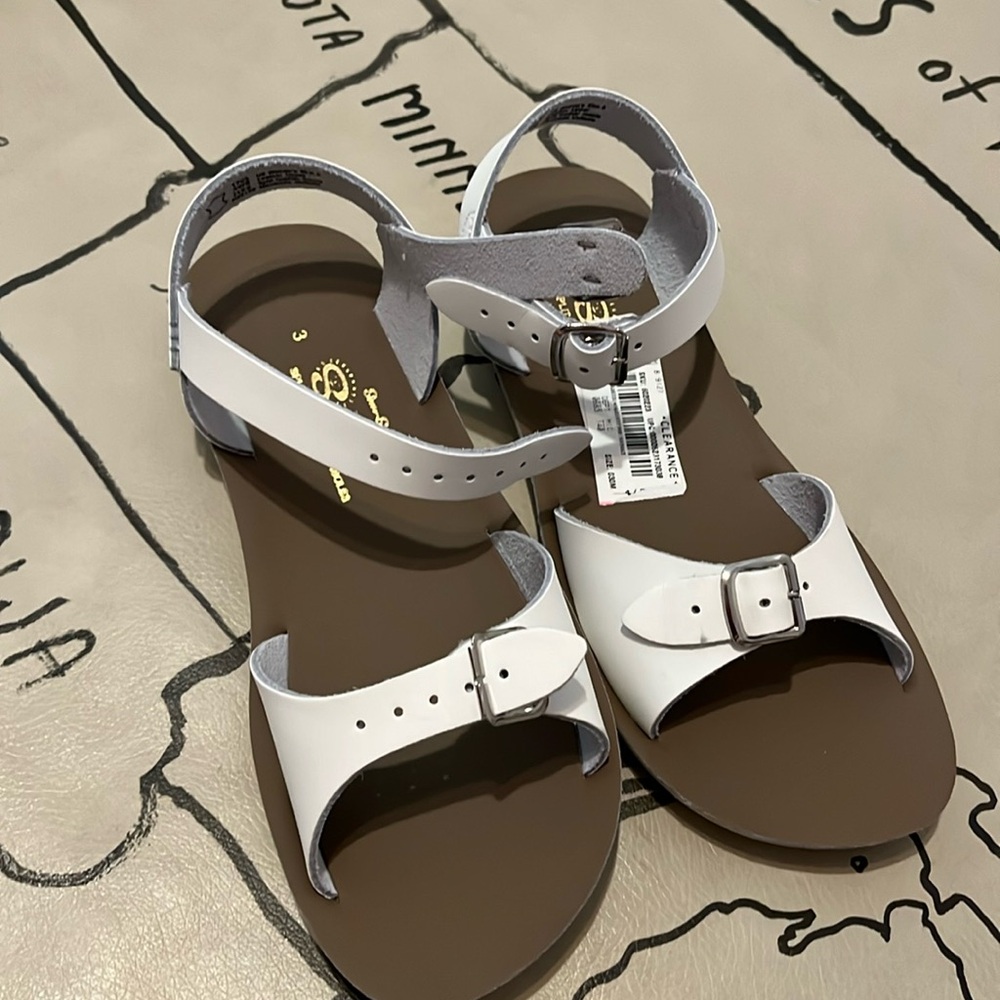 Brand NWT Hoy sandal